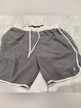 Vuori banks shorts unlined